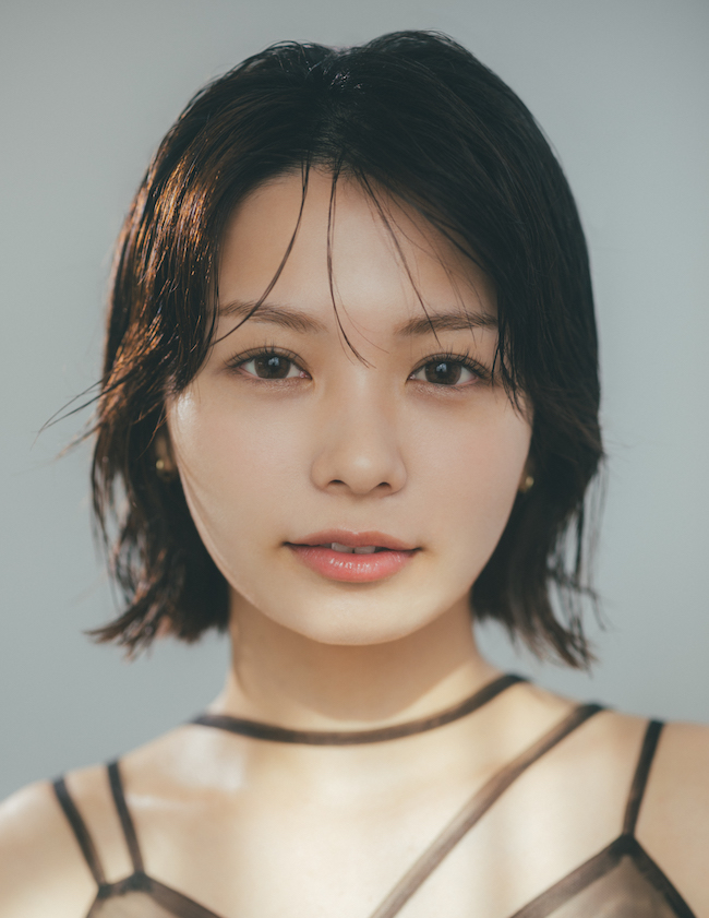 足立佳奈.jpg